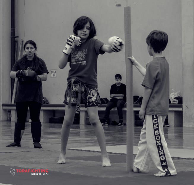foto kickboxing infantil juvenil